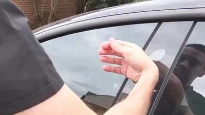 Владелец Tesla Model 3 вживил в руку чип-ключ