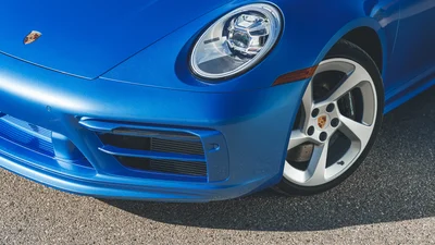 Porsche 911 из мультфильма "Тачки" продали за 3,6 миллиона долларов: средства пойдут на помощь беженцам из Украины - 23 августа 2022 - Auto24