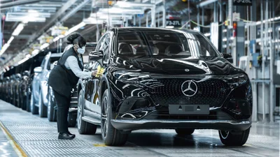 Электрокроссовер Mercedes-Benz EQS начали выпускать в США - 25 августа 2022 - Auto24
