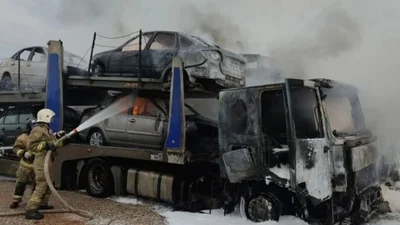 В рф сгорело два автовоза с новенькими Lada