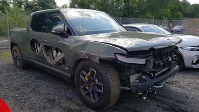 Довгоочікуваний та дуже дорогий електропікап побили через кілька кілометрів після купівлі - 15 вересня 2022 - Auto24