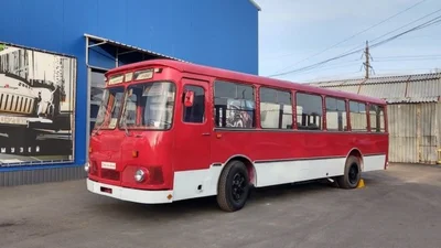 В Україні відновили автобус 80-х років з автоматичною коробкою передач