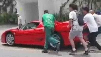 Ferrari за $5 миллионов заводили с толкача: видео