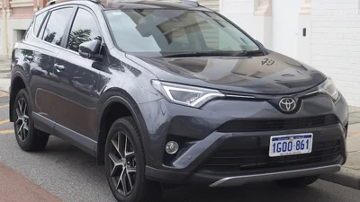Цены Toyota RAV4 на аукционах США упали: аналитика – Auto24