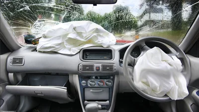 Покупка авто после ДТП – 5 признаков в салоне, которые выдают битка