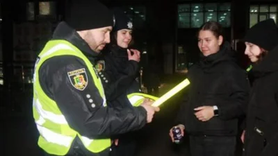 Пішоходів почали штрафувати за відсутність флікерів