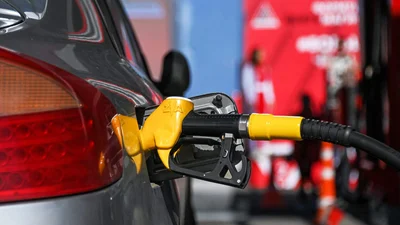 На заправках продолжают дешеветь бензин и дизель