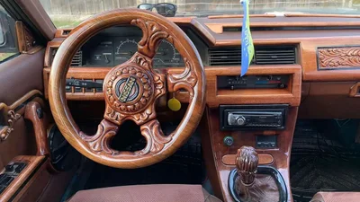 В Черкасах продають унікальний Nissan Bluebird з дерев’яним салоном