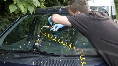 Тріщини і сколи на лобовому: ремонт чи заміна – від чого залежить