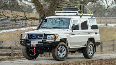 Toyota Land Cruiser 70 отримав броньовану версію