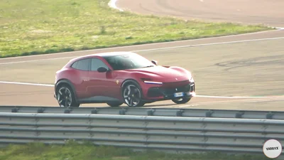 Як кросовер Ferrari Purosangue їде гоночним треком: відео