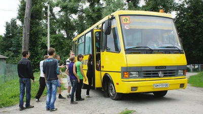 Першого вересня шкільні автобуси знову повзуть дітей у школу - Auto24