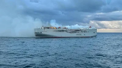 Пожар корабля с электроавтомобилями возле Нидерландов - Auto24
