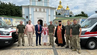 Посольство США передало для ВСУ две "скорые" - Auto24