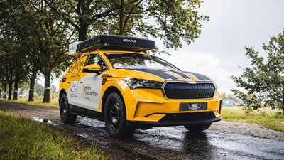 Двоє авантюристів подорожували з Європи до Африки на електрокарі - Auto24