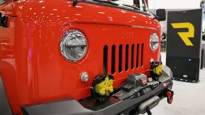 Willys-Jeep FC-170 Forward перетворили на гоночний позашляховик: відео - Auto24