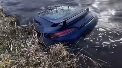 В Нідерландах втонув розкішний спорткар від Mercedes-AMG: відео - Auto24