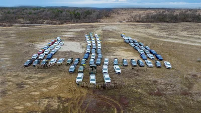 На волонтерських пікапах знову з'явилися латки - Auto24