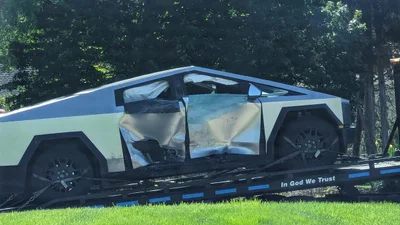 Новенький Tesla Cybertruck попал в серозную аварию: фото - Auto24