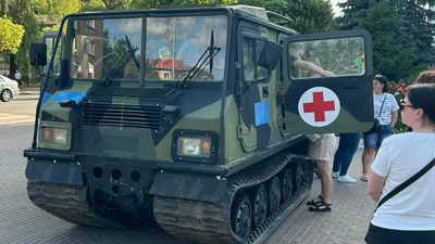 В Вишневом на показательной площадке "финна" с транспортером Sisu Nasu - Auto24