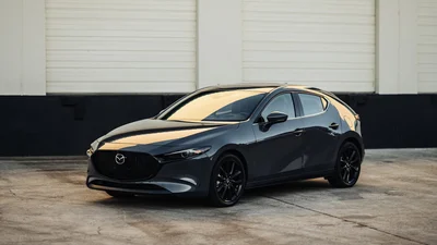 Mazda 3 четвертого поколения оказалась несколько дешевле прошлой модели - Auto24