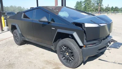 Розбиті Tesla Cybertruck заповнюють аукціони: фото - Auto24