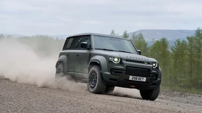 Представлен самый быстрый и мощный Land Rover Defender в истории - Auto24