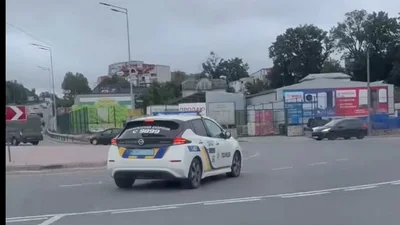 Nissan Leaf уже служит в полиции: фото - Auto24