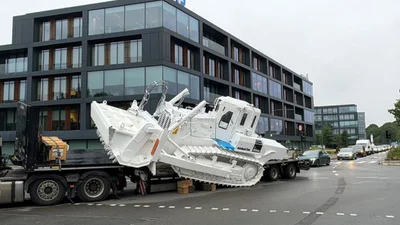 Трактор разминирования для Украины попал в аварию - Auto24
