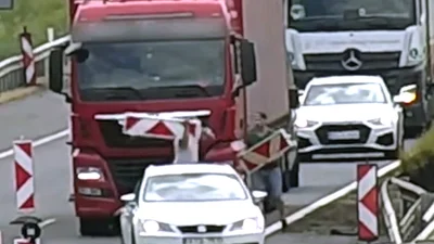 Бійка на дорозі між водіями автобуса й фури: відео - Auto24