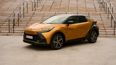 Toyota C-HR Plug-in Hybrid 220: фото, характеристики - Auto24