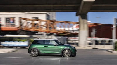 Mini Cooper C получил дисплей с поддержкой UNO - Auto24