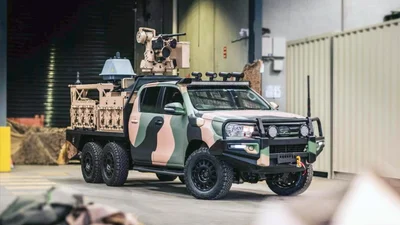 Пикап Toyota Hilux австралийцы сделали для собственной армии 6-осным - Auto24