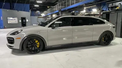 Первый минивэн Porsche Cayenne получил Марк Цукерберг - Auto24