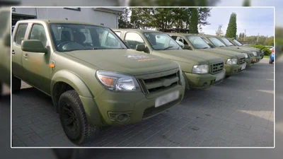 Ребята из "Лиги смеха" пошутили на 212 машин для фронта - Auto24