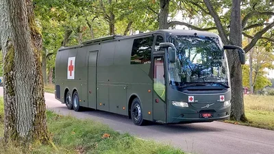 Крупноразмерные автобусы Volvo переделали в мобильные медицинские эвакуаторы - Auto24