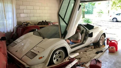 В гараже родственницы американец нашел заброшенные Ferrari и Lamborghini - Auto24