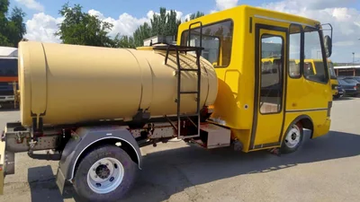 В Запорожье автобус "Эталон" пристроили под бензовоз - Auto24