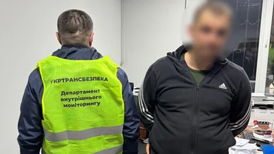 В "Укртрансбезпеці" інспекторів викрили на хабарях - Auto24
