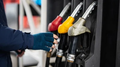 Падіння цін нафту може призвести до здешевшання пального - Auto24