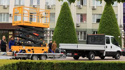 Ірпінська громада отримала ножичний підіймач Haulotte Compact 10 - Auto24