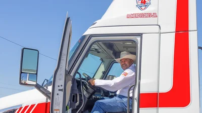 Далекобійник без аварій проїхав 6,4 млн км і йому про це нагадали - Auto24