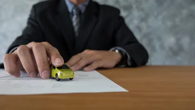 Чи потрібно возити з собою паперовий страховий поліс - Auto24
