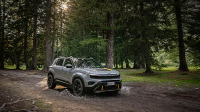 На ринок України виходить повнопривідний Jeep Avenger 4xe: яка ціна - Auto24