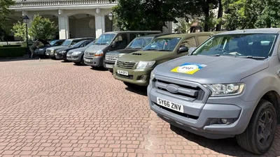 На этот раз британские фермеры вместе с пикапами пригнали для военных еще кое-что - Auto24