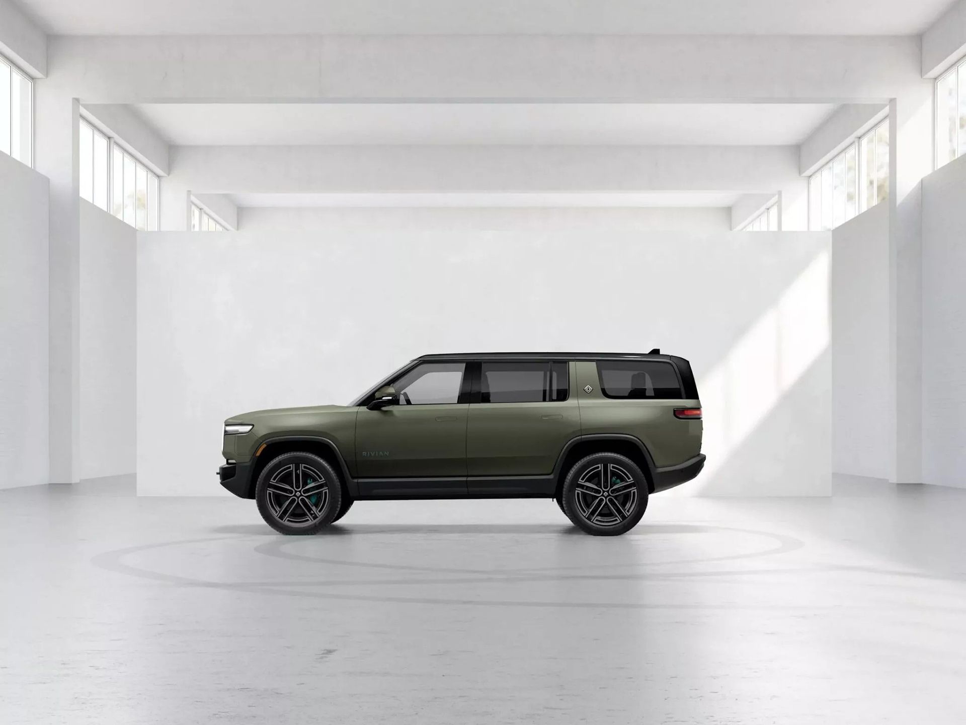 24 Rivia's R1s Дебютували нові Rivian R1S та R1T потужністю 1039 кінських сил - Auto24