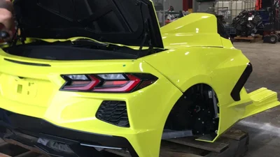 Американець рзрізає десятки нових Chevrolet Corvette в звичайному гаражі: в чому причина - Auto24