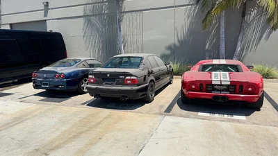 88-летний дедушка держал в гараже коллекционные Ferrari, Ford: и BMW фото - Auto24