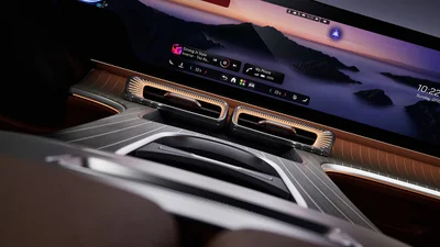 Новый электрический Mercedes-Benz GLC будет иметь гигантский экран в салоне: фото