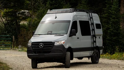 Як виглядає розкішний кемпер на базі Mercedes-Benz Sprinter: фото, відео - Auto24